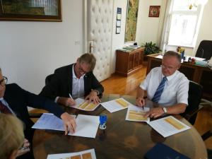 Podpis pogodbe o izvajanju prevozov osnovnošolskih otrok v občini Šenčur 2